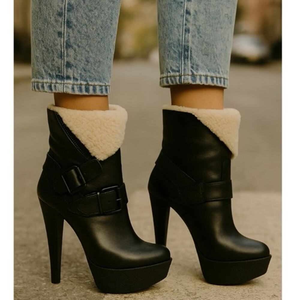 Burberry Biker Shearling Lined Ankle Boot In Black US 8.5 Boho Chic French Girl